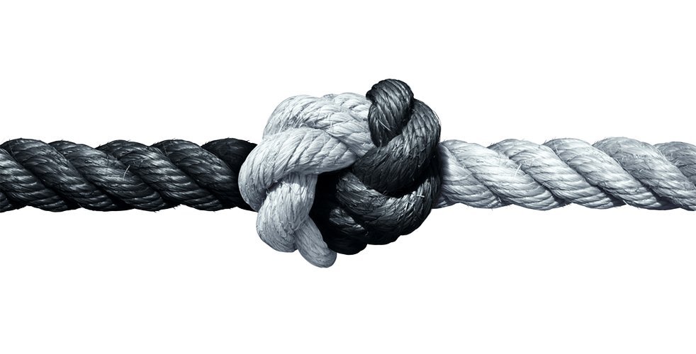 Tug-of-war knot